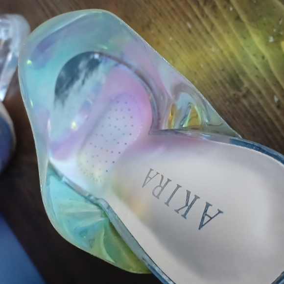 Akira iridescent  wedges - Picture 5 of 12